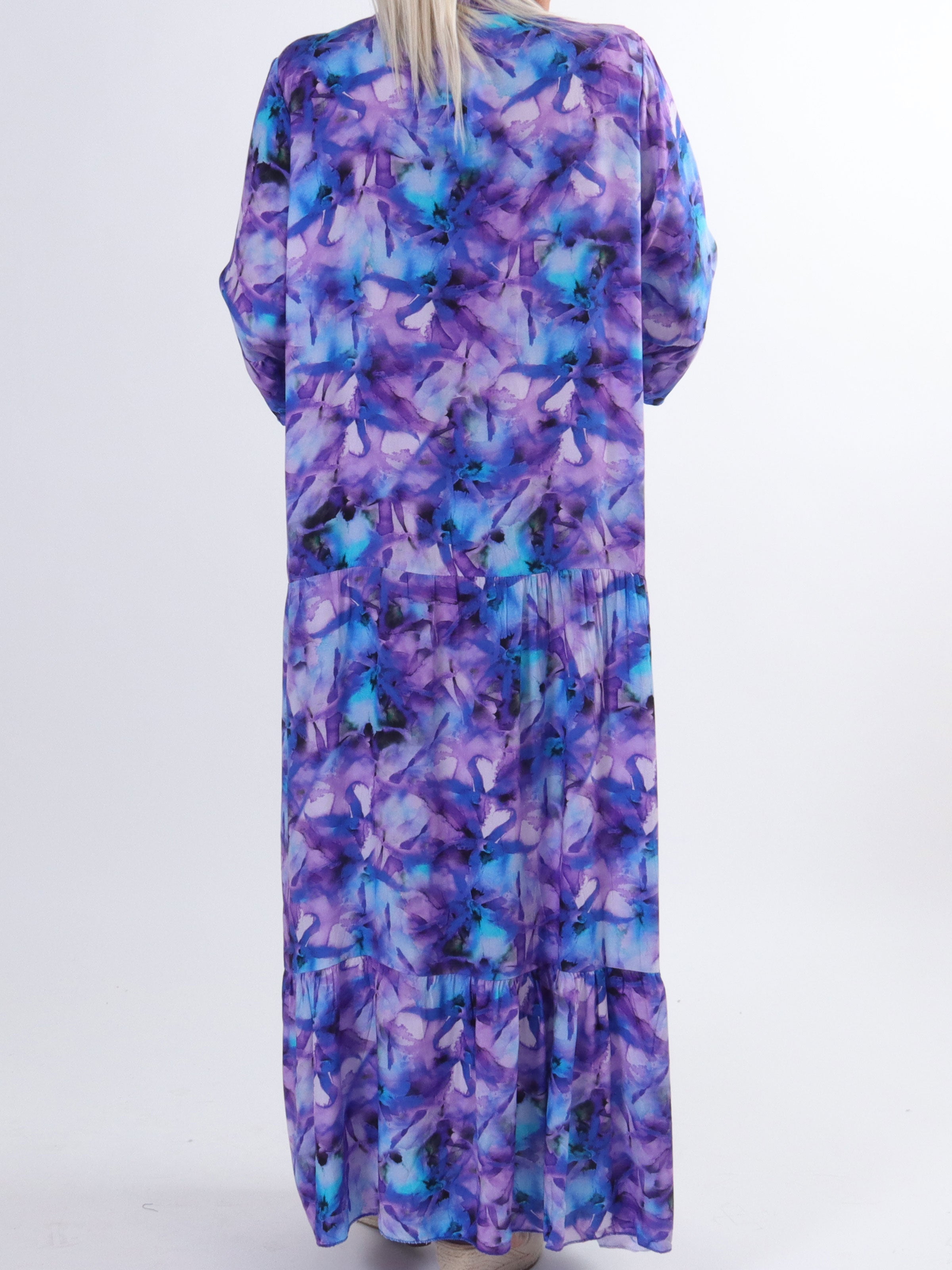 Timian - Lang plus size mønstret kjole med lag på lag look